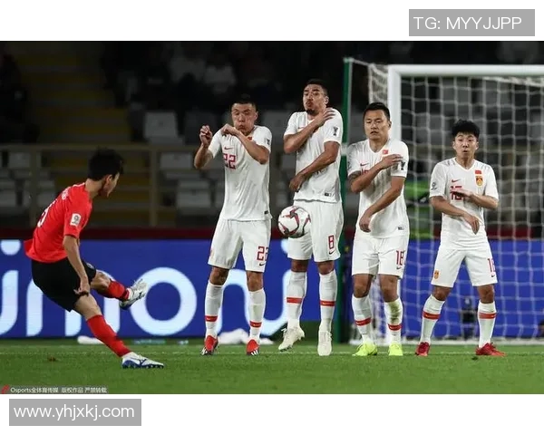 重庆足球队与武汉足球队赛后复盘深入分析两队配合与战术执行情况